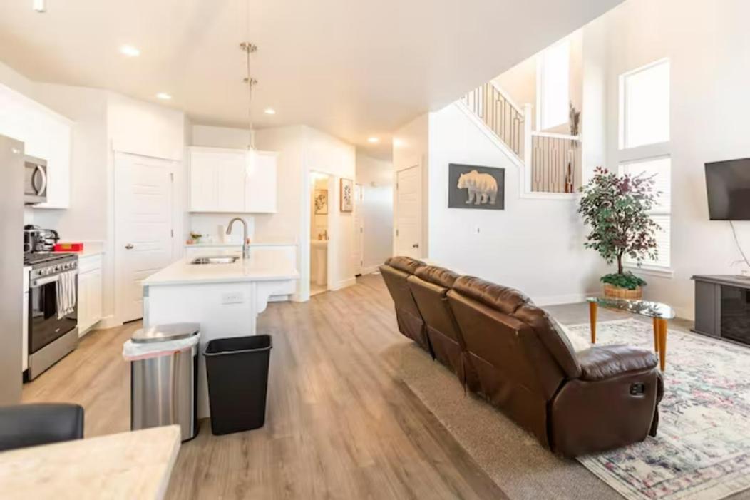 Brand New 3-Beds Stylish Entire House At Lehi Villa Luaran gambar